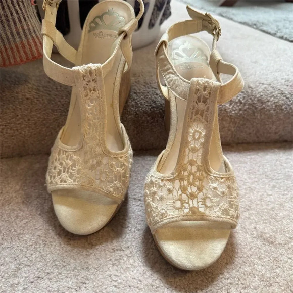 Fergalicious “Lacey” floral lace/ mesh open tie cork wedges beige/tan size 8 - Picture 3 of 11